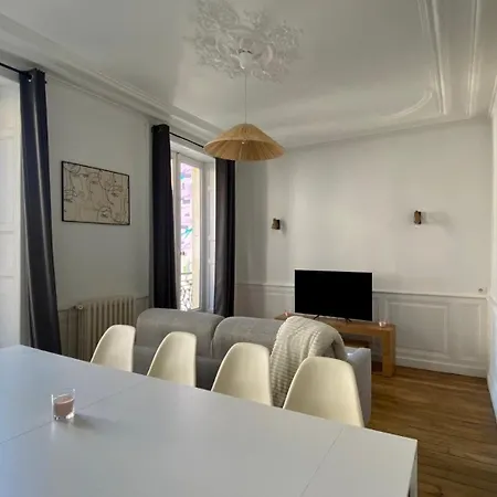 Spacieux Pour 10 Personnes Au Coeur De Rennes Exterior photo