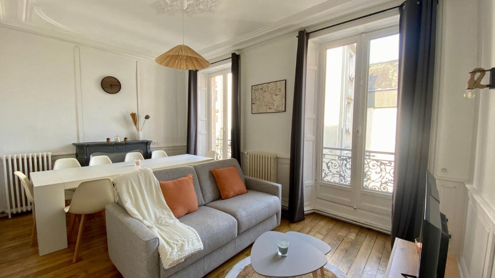 Spacieux Pour 10 Personnes Au Coeur De Apartment Rennes