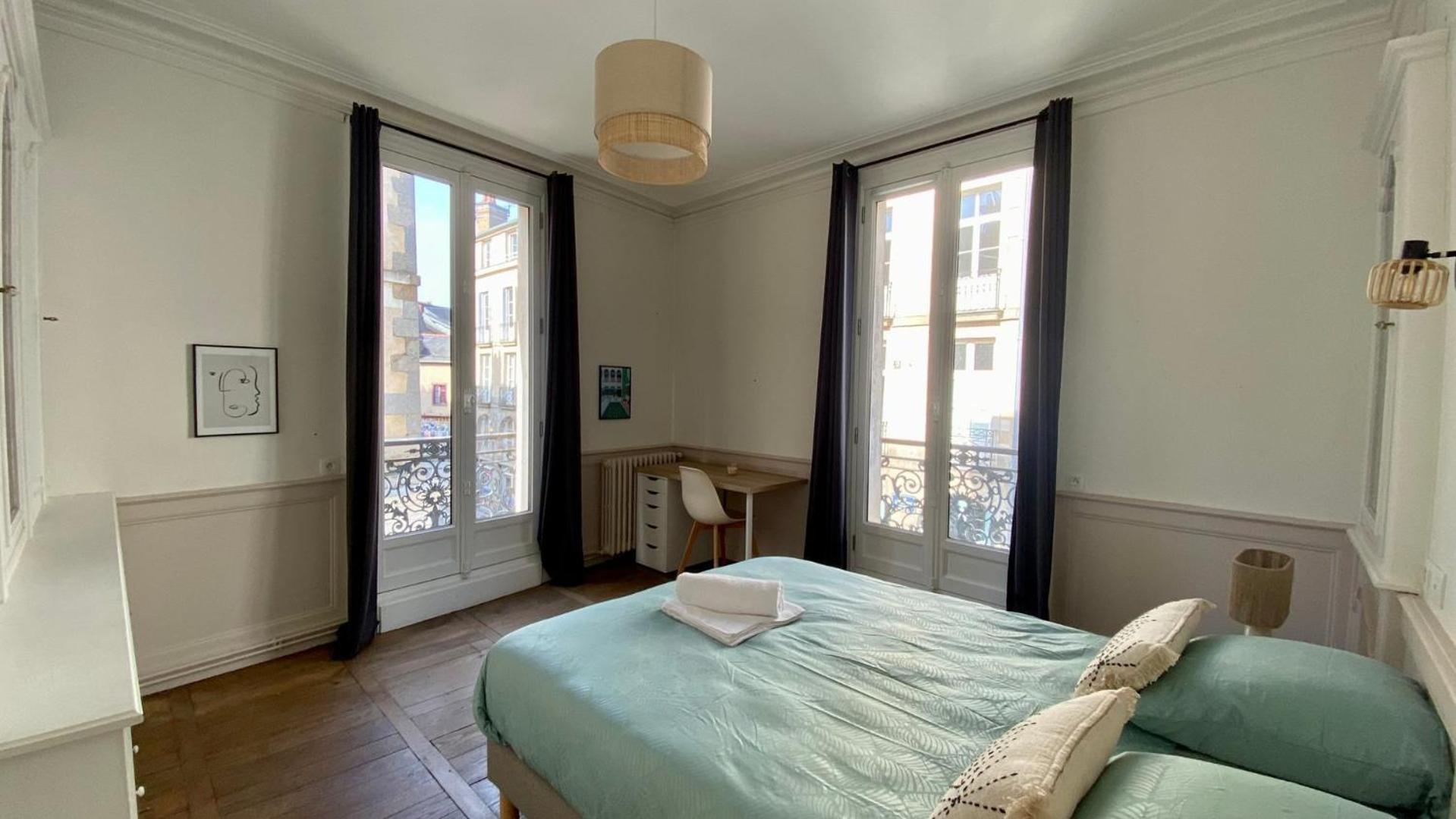 Spacieux Pour 10 Personnes Au Coeur De Apartment Rennes